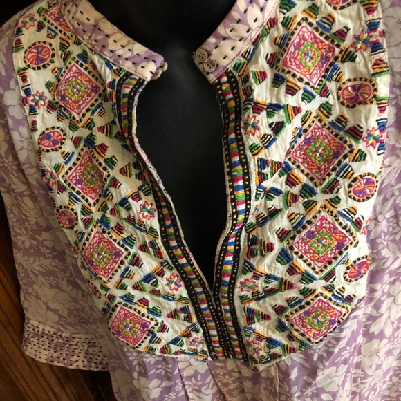 Common Thread Embroidered Top size Medium - Picture 8 of 10